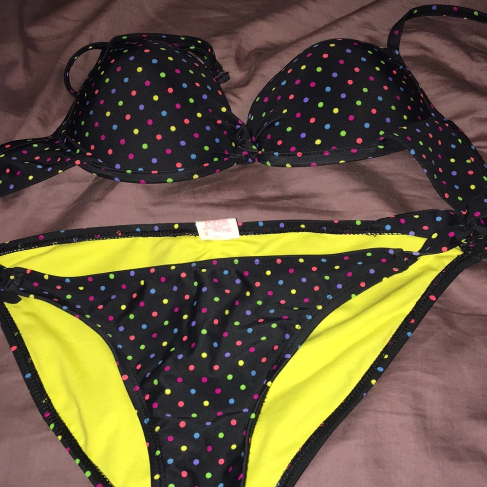 It’s bitsy little polka dot bikini